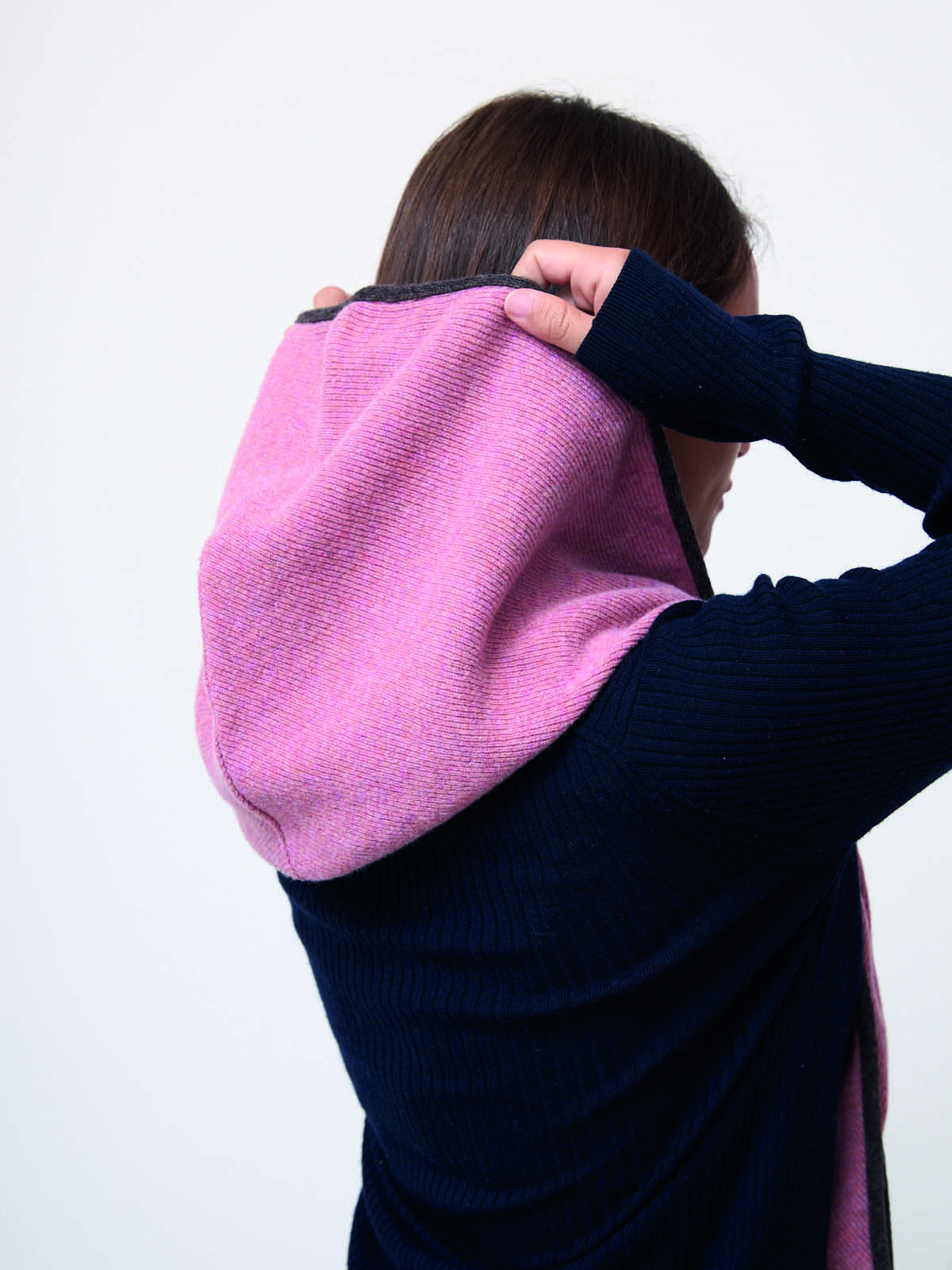 balaclava-costine-rosa-marrone-lana-riciclata-sostenibilita-12